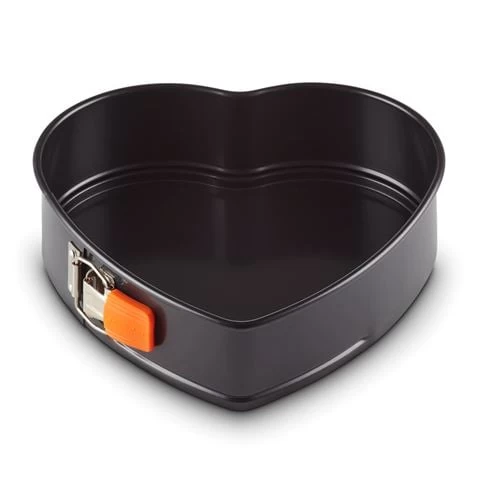 Le Creuset - Toughened Non-Stick Heart Springform 1 Le Creuset - Toughened Non-Stick Heart Springform