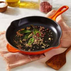 Le Creuset 9" Classic Skillet | Flame -Cooking Master dfjsd98