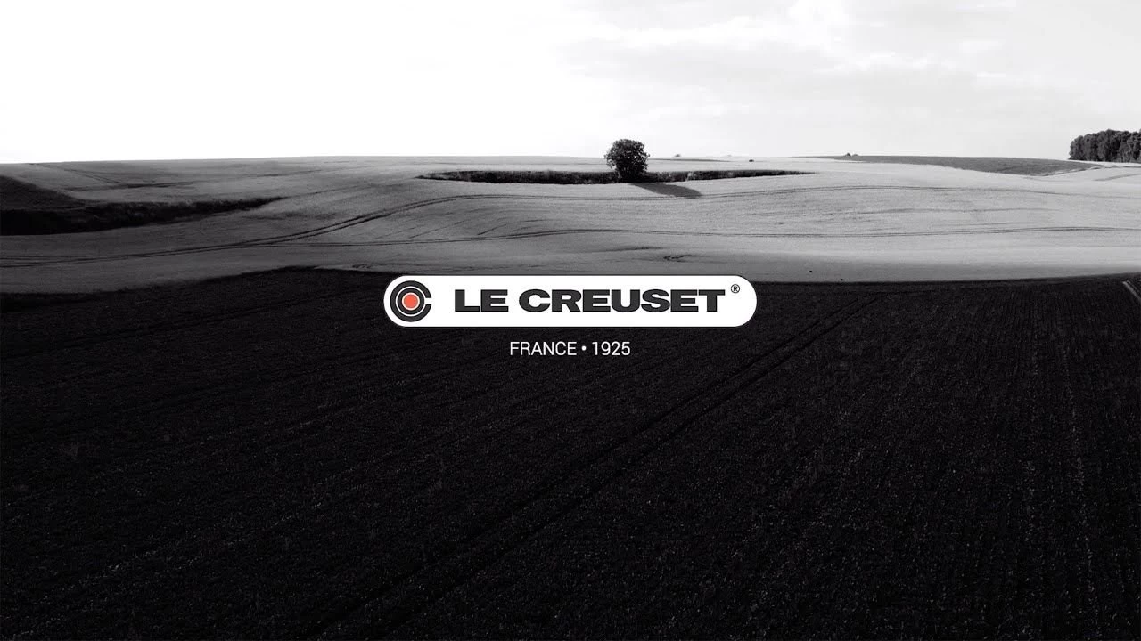 Le Creuset 1.25 Qt. Demi Kettle Tea Pot | Licorice 4 Le Creuset 1.25 Qt. Demi Kettle Tea Pot | Licorice - Image 4