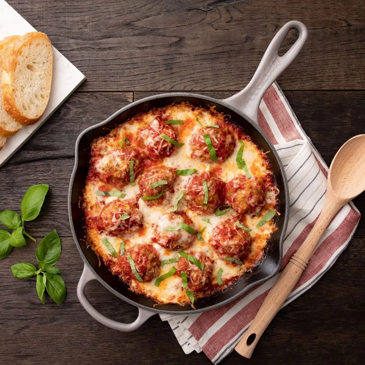 Le Creuset 10.25" Signature Enameled Cast Iron Skillet | Oyster Grey 2 Le Creuset 10.25" Signature Enameled Cast Iron Skillet | Oyster Grey - Image 2