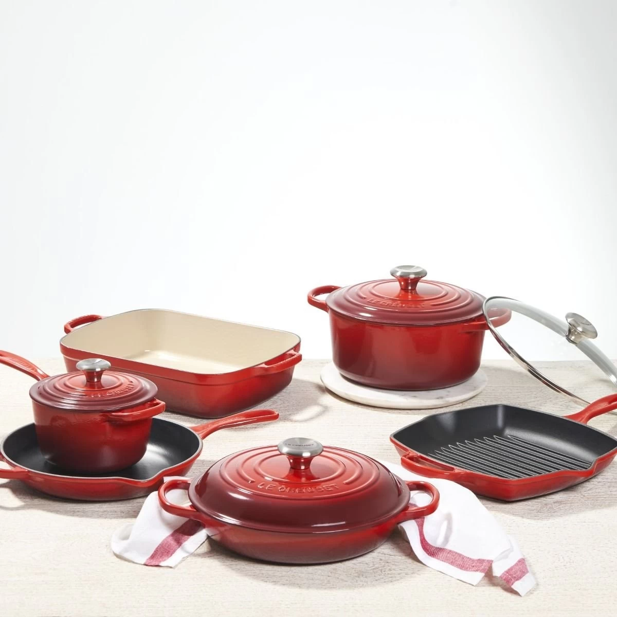 Le Creuset 10-Piece Signature Cookware Set With Stainless Steel Knobs | Cerise/Cherry Red 11 Le Creuset 10-Piece Signature Cookware Set With Stainless Steel Knobs | Cerise/Cherry Red - Image 11