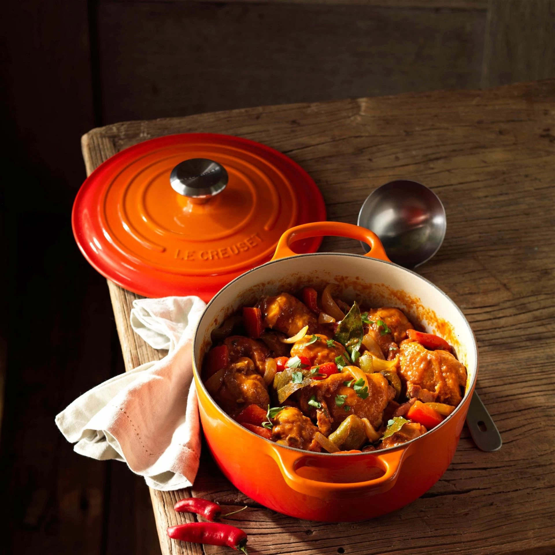 Le Creuset 4.5 Qt. Round Signature Dutch Oven With Stainless Steel Knob | Flame Orange 5 Le Creuset 4.5 Qt. Round Signature Dutch Oven With Stainless Steel Knob | Flame Orange - Image 5