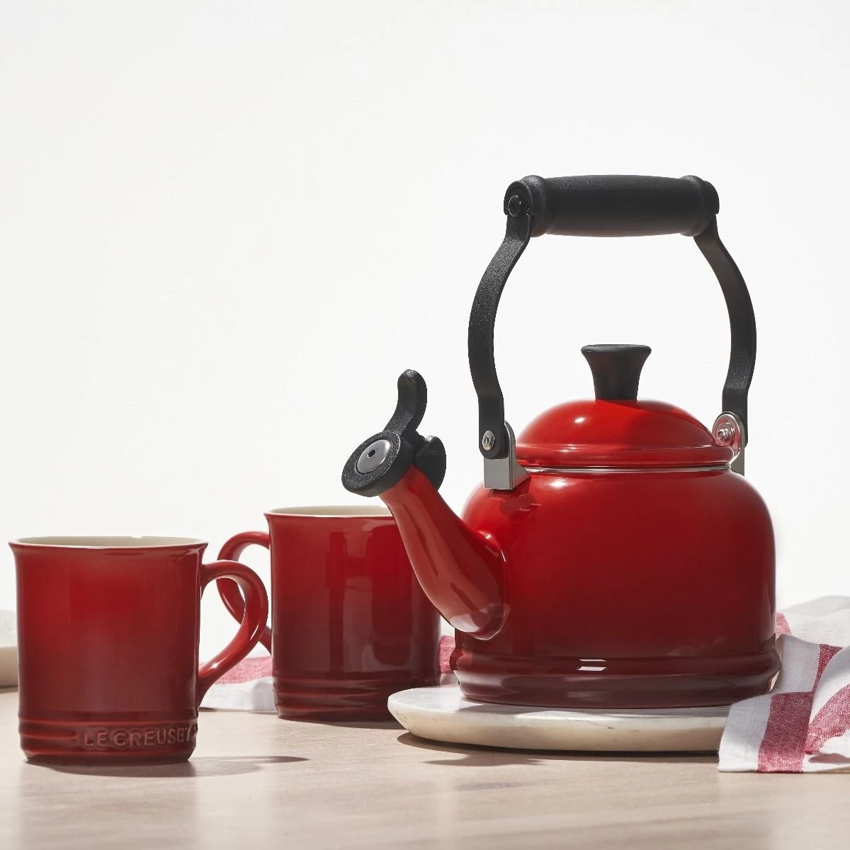 Le Creuset 1.25 Qt. Demi Kettle Tea Pot | Cerise/Cherry Red 2 Le Creuset 1.25 Qt. Demi Kettle Tea Pot | Cerise/Cherry Red - Image 2