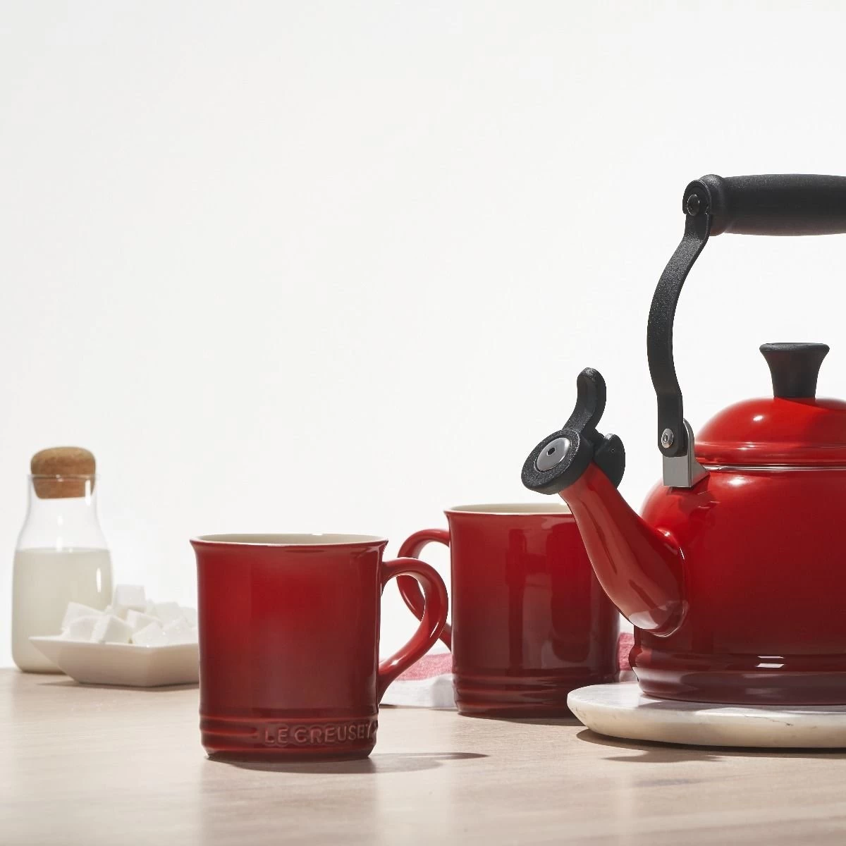 Le Creuset 14oz Mug | Cerise/Cherry Red 4 Le Creuset 14oz Mug | Cerise/Cherry Red - Image 4