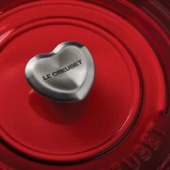 Le Creuset 3.5 Qt. Round Signature Dutch Oven With Stainless Steel Heart Knob | Cerise/Cherry Red 11 Le Creuset 3.5 Qt. Round Signature Dutch Oven With Stainless Steel Heart Knob | Cerise/Cherry Red -Cooking Master rs13352 201020 lecreuset heartknob 0538 ret2