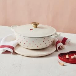 Le Creuset L'Amour 2.75 Qt. Enameled Cast Iron Soup Pot With Gold Knob & Heart Applique | White -Cooking Master rs13359 201020 lecreuset lamoursouppot 0423 ret