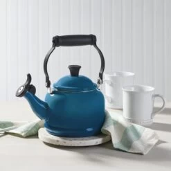 Le Creuset 1.25 Qt. Demi Kettle Tea Pot | Deep Teal 6 Le Creuset 1.25 Qt. Demi Kettle Tea Pot | Deep Teal -Cooking Master rs13594 demikettle deepteal