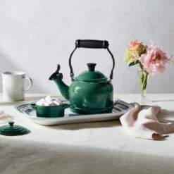 Le Creuset 1.25 Qt. Demi Kettle Tea Pot | Artichaut -Cooking Master rs13740 210112 lecreuset springcolorpairing 01 ret