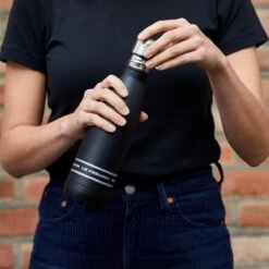 Le Creuset Stainless Steel Hydration Bottle | Matte Black -Cooking Master rs16065 lc 20201217 de ls yc hydratationbot 005 hpr