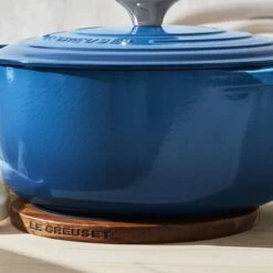 Le Creuset 8" Magnetic Wooden Trivet With Black Silicone Rings | Acacia Wood -Cooking Master rs16172 le creuset magnetictrivetattached ret