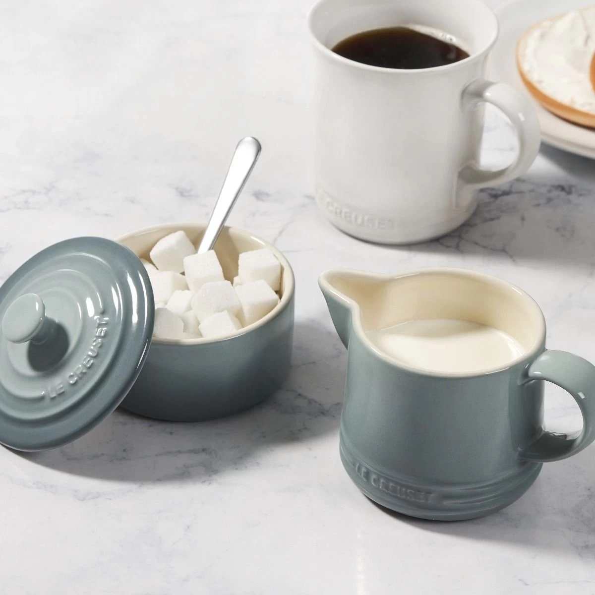 Le Creuset Signature Cream & Sugar Set | Sea Salt 3 Le Creuset Signature Cream & Sugar Set | Sea Salt - Image 3