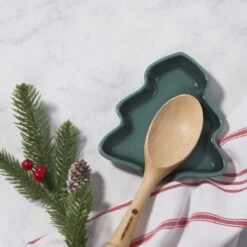 Le Creuset Tree Spoon Rest | Noel (Artichaut) -Cooking Master rs17657 noelspoonrest 1