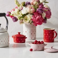 Le Creuset L'Amour Collection 14oz Mug With Heart Applique | Cerise -Cooking Master rs18294 221017 lecreuset lamourcollection horiz ret 1