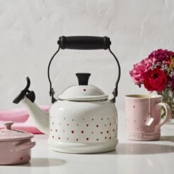 Le Creuset L'Amour Collection 14oz Mug With Heart Applique | Chiffon Pink -Cooking Master rs18296 221017 lecreuset lamourdemikettle square ret