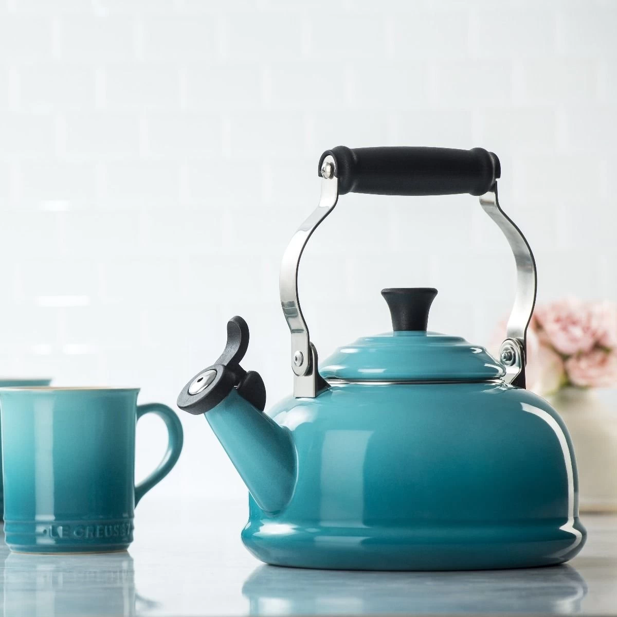 Le Creuset 1.7 Qt. Classic Whistling Kettle | Caribbean Blue 2 Le Creuset 1.7 Qt. Classic Whistling Kettle | Caribbean Blue - Image 2