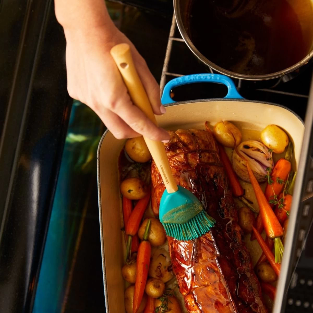 Le Creuset Craft Series Basting Brush | Caribbean Blue 2 Le Creuset Craft Series Basting Brush | Caribbean Blue - Image 2