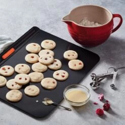 Le Creuset 2 Qt. Stoneware Batter Bowl | Cerise/Cherry Red 5 Le Creuset 2 Qt. Stoneware Batter Bowl | Cerise/Cherry Red -Cooking Master rs8944 180820 lecreuset cookie2 1562