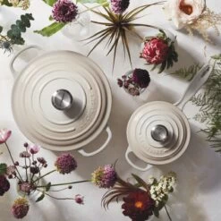 Le Creuset 5.5 Qt. Round Signature Cast Iron Dutch Oven With Stainless Steel Knob | Meringue White -Cooking Master rs9169 spring 2019 meringueflowers 1130 1