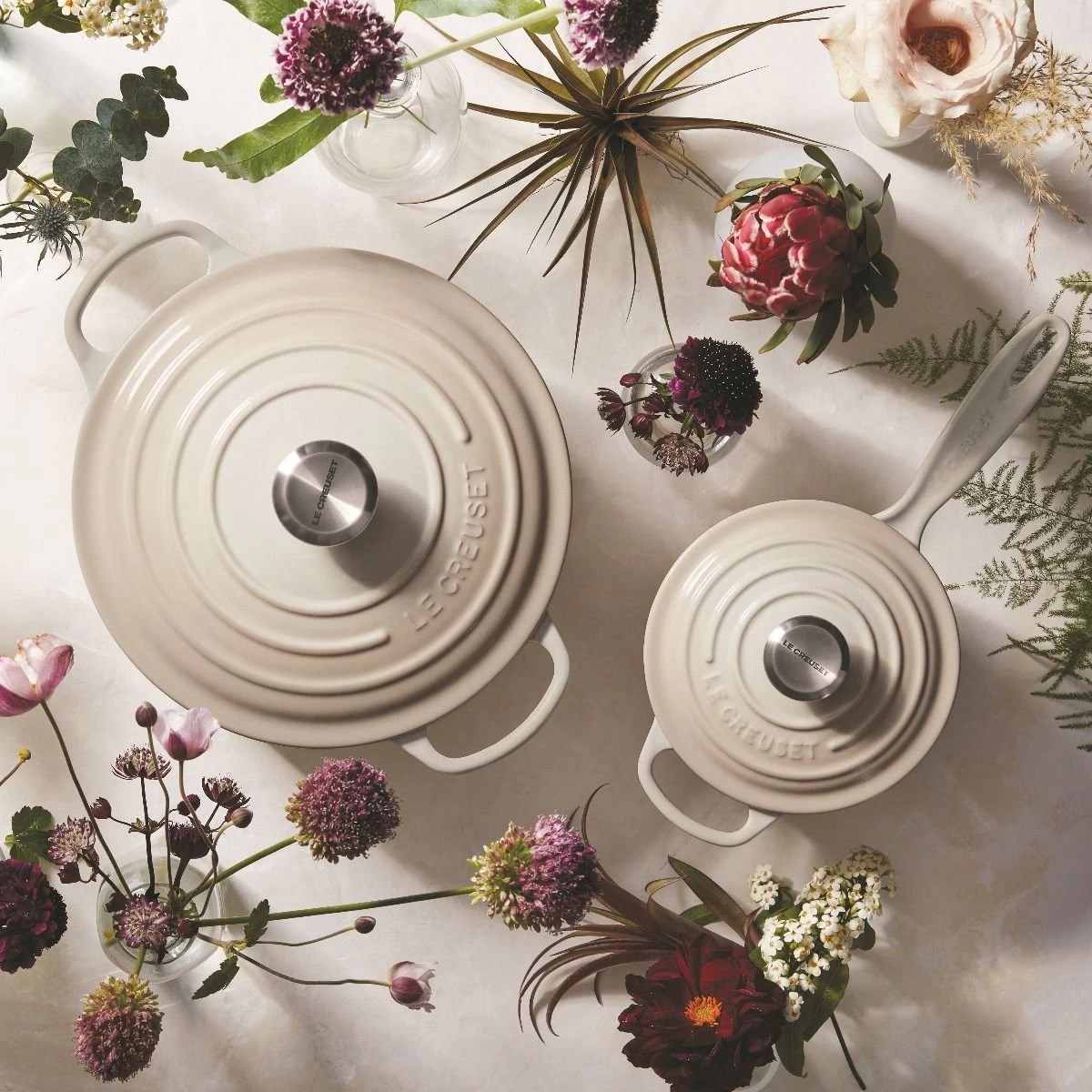 Le Creuset 4.5 Qt. Round Signature Dutch Oven With Stainless Steel Knob | Meringue White 3 Le Creuset 4.5 Qt. Round Signature Dutch Oven With Stainless Steel Knob | Meringue White - Image 3