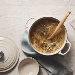 Le Creuset 5.5 Qt. Round Signature Cast Iron Dutch Oven With Stainless Steel Knob | Meringue White -Cooking Master rs9179 spring 2019 meringuesouprdo 0848