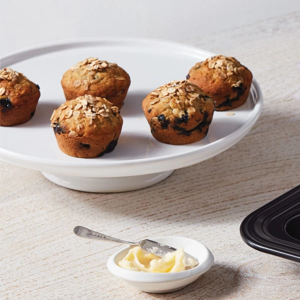 Le Creuset 11.75" Stoneware Cake Plate | White 4 Le Creuset 11.75" Stoneware Cake Plate | White - Image 4