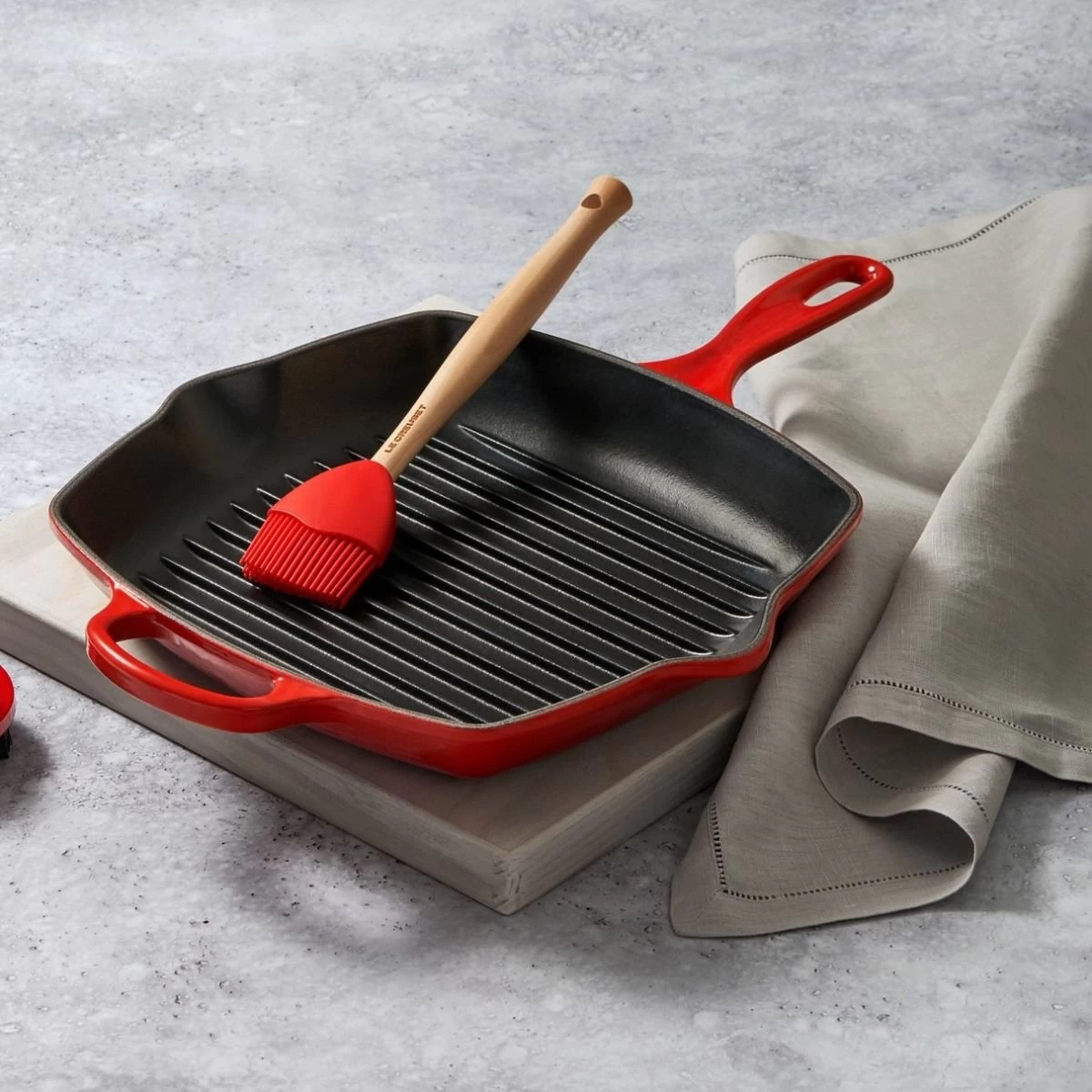 Le Creuset Craft Series Basting Brush | Cerise/Cherry Red 2 Le Creuset Craft Series Basting Brush | Cerise/Cherry Red - Image 2