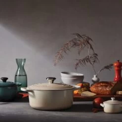 Le Creuset 5.5 Qt. Round Signature Cast Iron Dutch Oven With Stainless Steel Knob | Meringue White -Cooking Master rs9801 lca fall fallpalette02 1626oceanmeringue