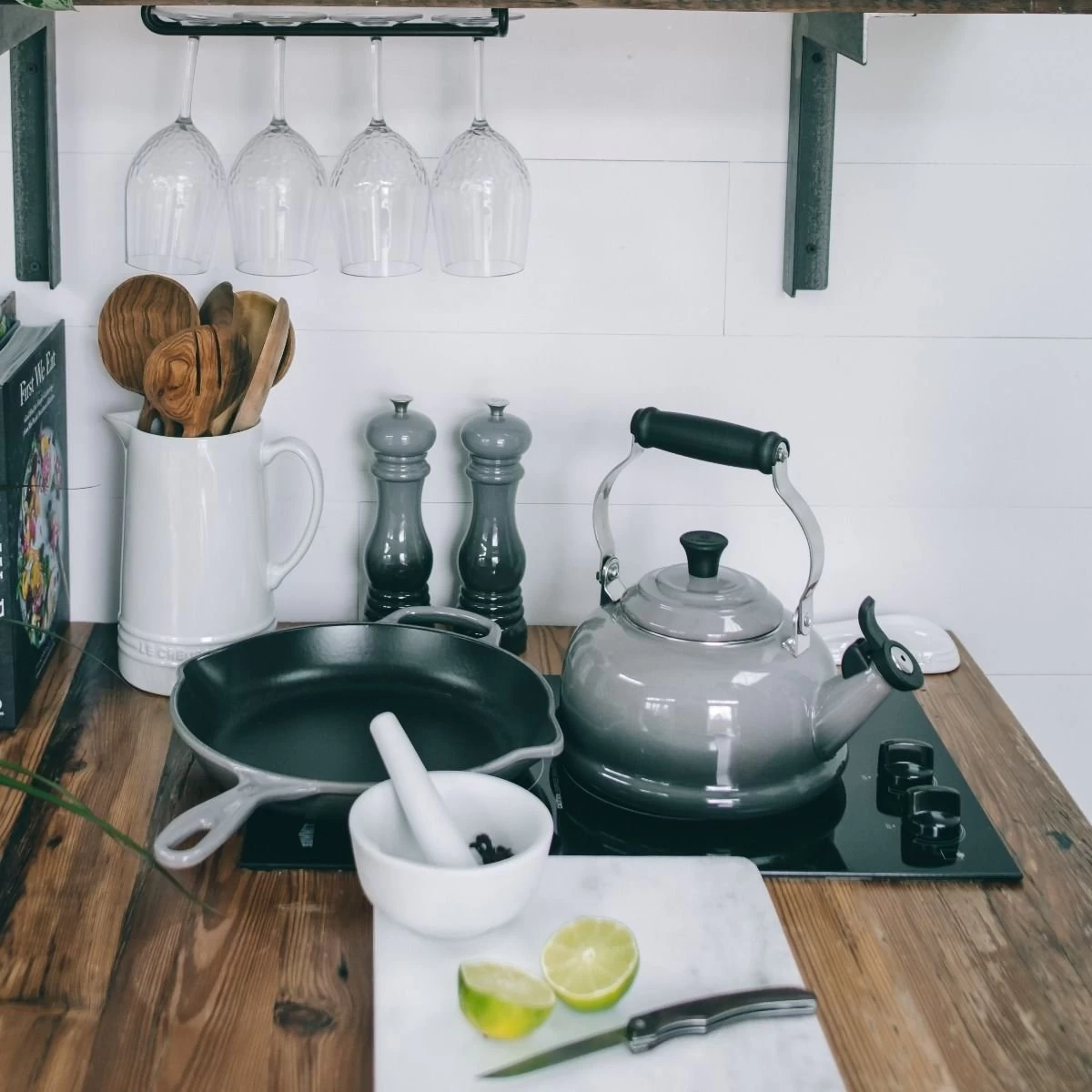 Le Creuset 1.7 Qt. Classic Whistling Kettle | Oyster Grey 2 Le Creuset 1.7 Qt. Classic Whistling Kettle | Oyster Grey - Image 2