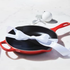 Le Creuset 10.25" Signature Enameled Cast Iron Skillet | Cerise/Cherry Red 5 Le Creuset 10.25" Signature Enameled Cast Iron Skillet | Cerise/Cherry Red -Cooking Master skill1