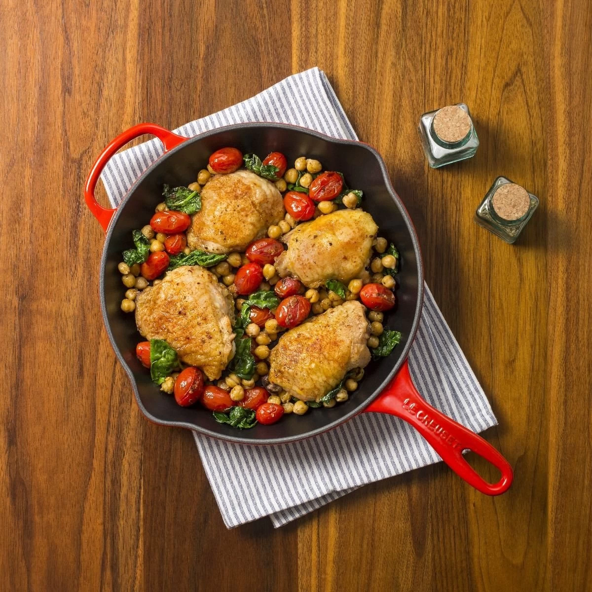Le Creuset 10.25" Signature Enameled Cast Iron Skillet | Cerise/Cherry Red 2 Le Creuset 10.25" Signature Enameled Cast Iron Skillet | Cerise/Cherry Red - Image 2