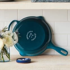 Le Creuset 9" Signature Enameled Cast Iron Skillet | Deep Teal 9 Le Creuset 9" Signature Enameled Cast Iron Skillet | Deep Teal -Cooking Master teal