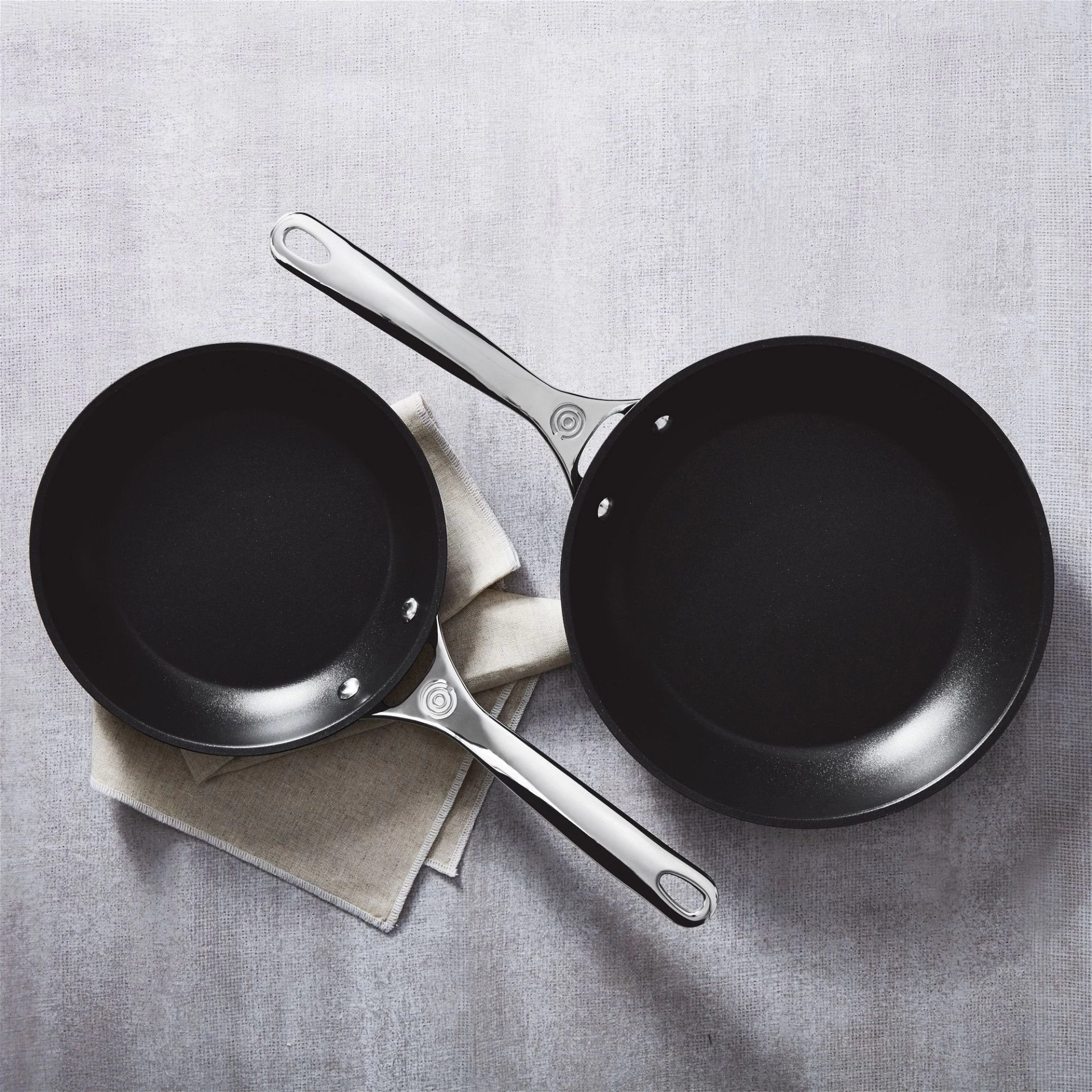 Le Creuset 8" & 10" Fry Pan Set | Toughened Nonstick Pro 3 Le Creuset 8" & 10" Fry Pan Set | Toughened Nonstick Pro - Image 3