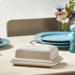Le Creuset Heritage Stoneware Butter Dish | White -Cooking Master whiteb2